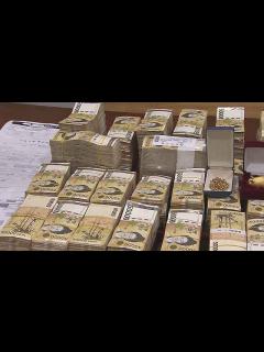 [x]곳곳에 돈다발…도박 사이트로 162억 챙겼다