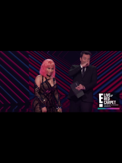 [x]Nicki Minaj Hits on Michael B. Jordan During People's Choice Awards Speech
