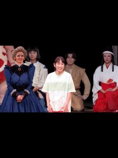 [x]【千尋役：川栄李奈】舞台「千と千尋の神隠し」初日カーテンコール（舞台 千と千尋の神隠し／川栄李奈） - YouTube