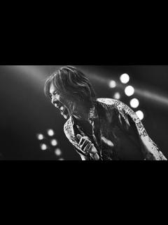 [x]「THE YELLOW MONKEY」吉井和哉がテレビCM初出演！「楽しくできました」 “はじけた踊り”と“唸り”披露 - YouTube