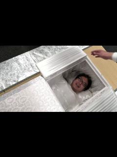[x]（今月の人生初）お葬式の 棺ひつぎ に入ってみる！入棺体験。 - YouTube