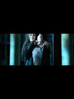 [x]『ハリー･ポッターと死の秘宝Part1』クリップ4:杖を下せ(Drop your Wands!) - YouTube