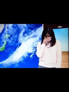 [x]【あわや放送事故】NHKお天気キャスター生放送中号泣 - YouTube